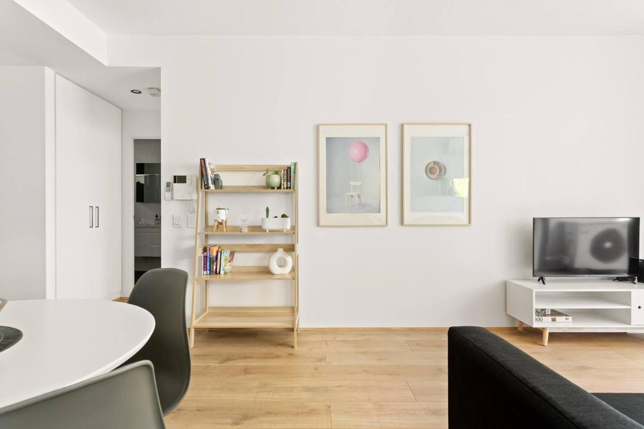 Sunshine Pacific - A Spacious Boutique Apartment Sydney